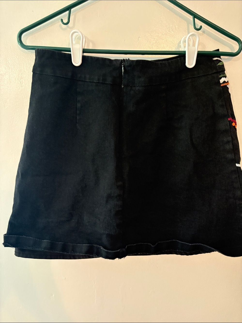 emory park Black Mini Skirt with Multicolor Floral Embroidery Size Medium - Picture 7 of 9